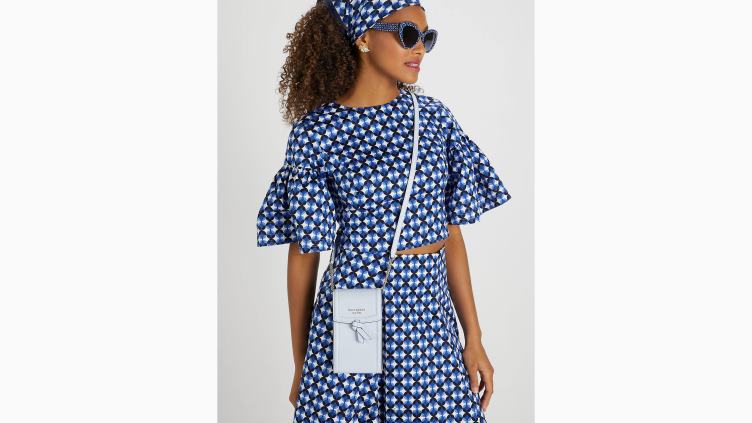 sac à bandoulière pour téléphone noeud nord sud Kate Spade femmes accessoires D8288105 bleu aquarelle